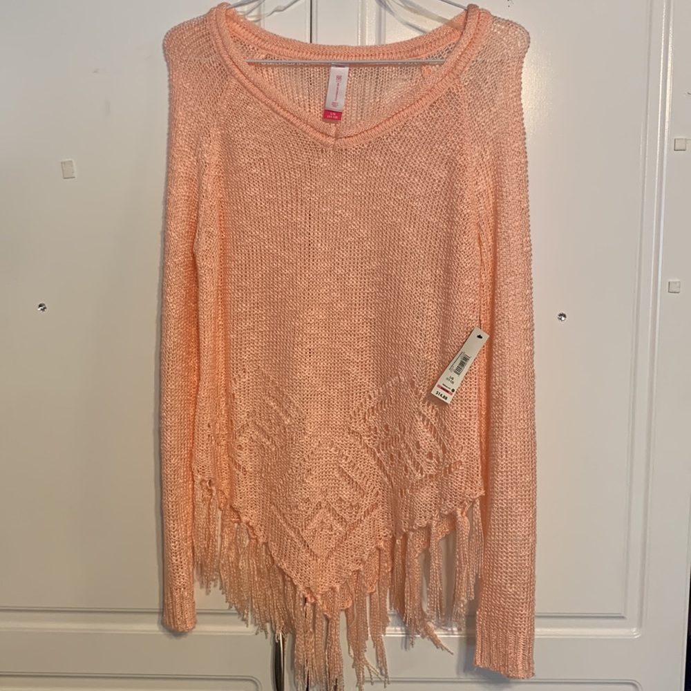 No boundaries VNeck Sweater w fringe nwt